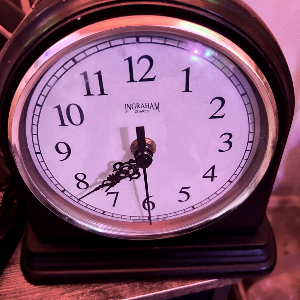Ingraham® battery operated clock!